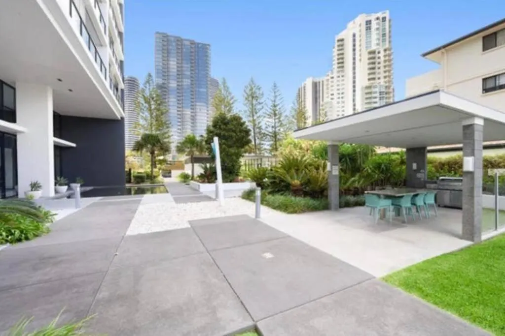 Luxury Broadbeach Apartment With Ocean Views Gold Coast